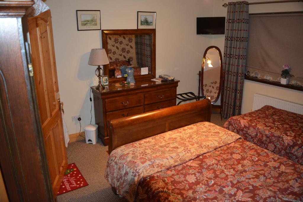 Weir view Bed and Breakfast room 2
